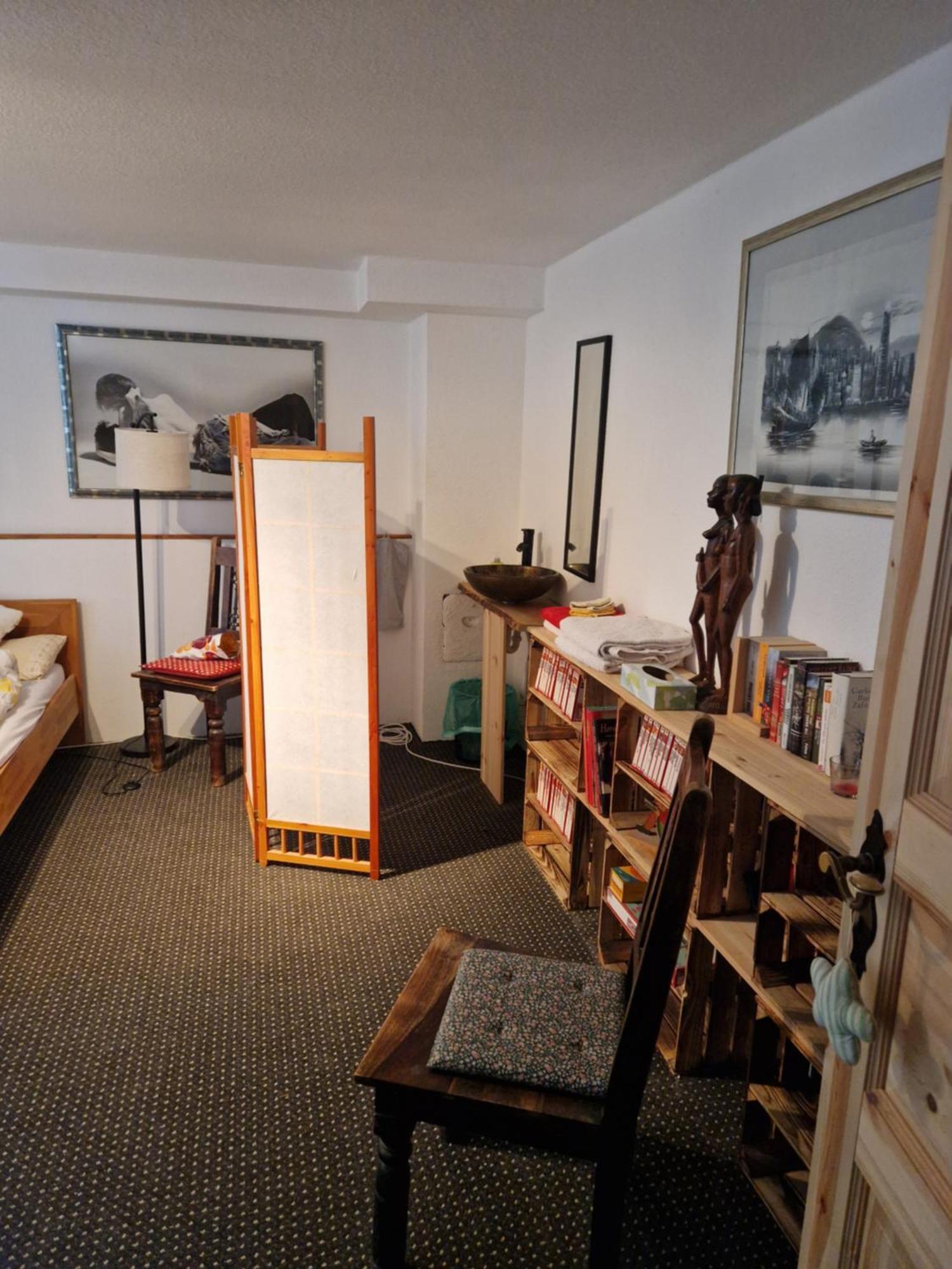 Grosses Gemuetliches Zimmer Mit Eigener Dusche Und Sauna Auf Wunsch Rheinstetten Extérieur photo