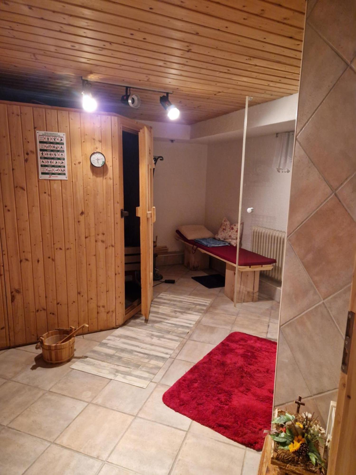 Grosses Gemuetliches Zimmer Mit Eigener Dusche Und Sauna Auf Wunsch Rheinstetten Extérieur photo